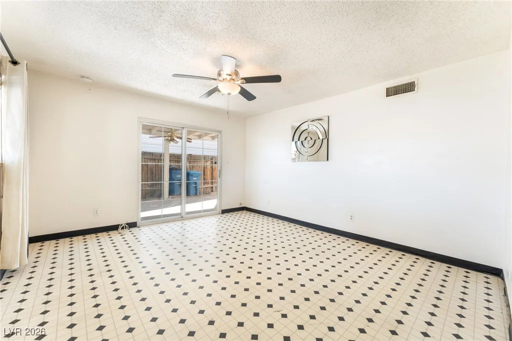 3091 Oxford, Las Vegas, NV 89121