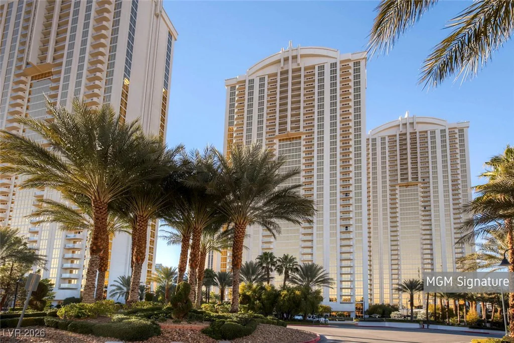 135 Harmon, Las Vegas, NV 89109