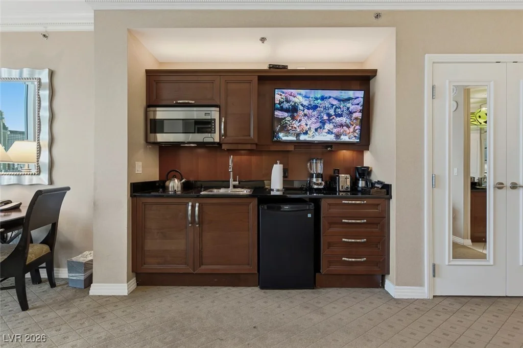 135 Harmon, Las Vegas, NV 89109