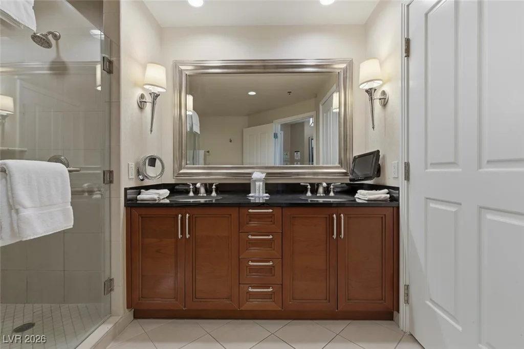 135 Harmon, Las Vegas, NV 89109