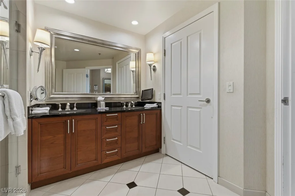 135 Harmon, Las Vegas, NV 89109