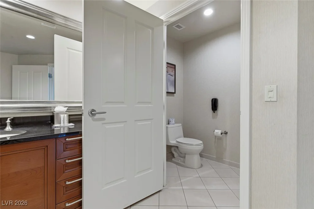 135 Harmon, Las Vegas, NV 89109