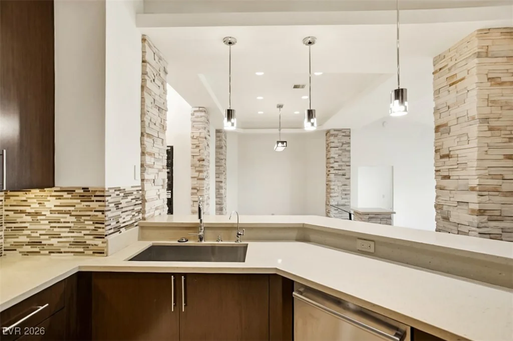 7146 Mission Hills, Las Vegas, NV 89113
