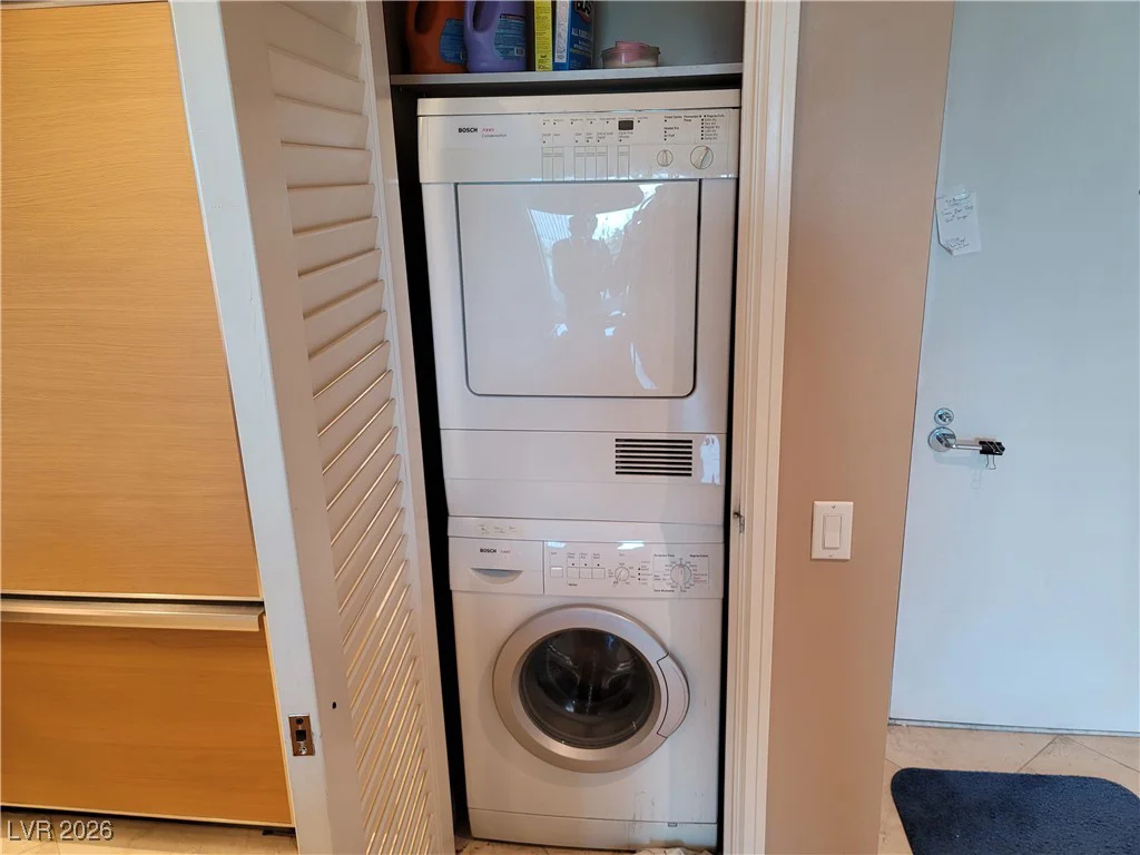 322 KAREN, Las Vegas, NV 89109