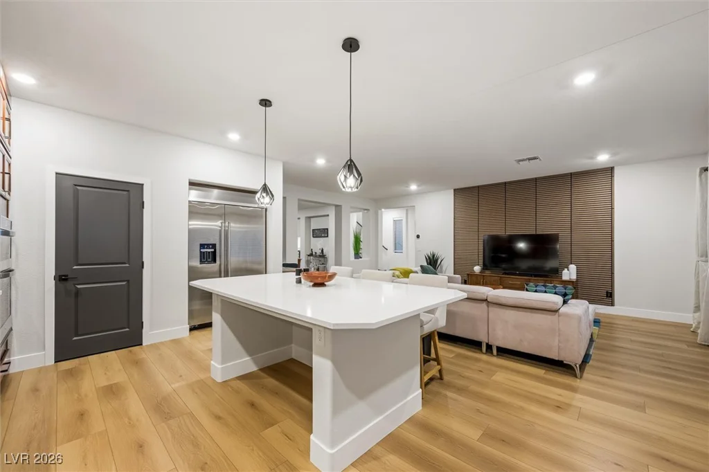 7085 Sunland Hills, Las Vegas, NV 89113
