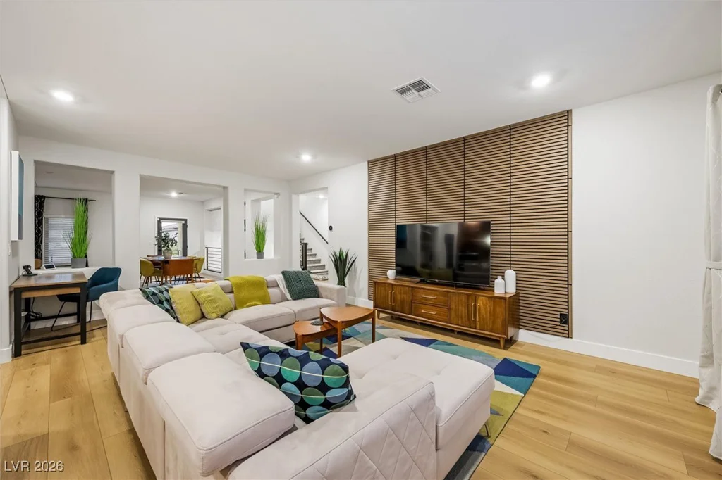 7085 Sunland Hills, Las Vegas, NV 89113