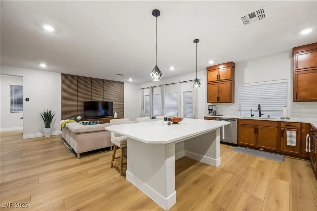 7085 Sunland Hills, Las Vegas, NV 89113
