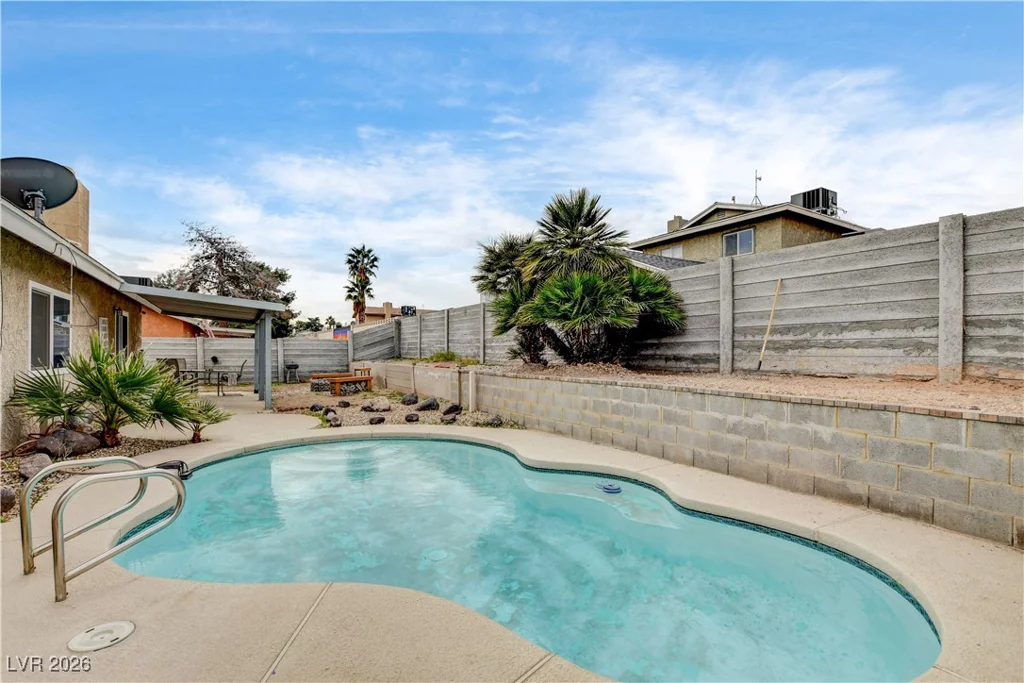 1832 Goose Creek, Las Vegas, NV 89108