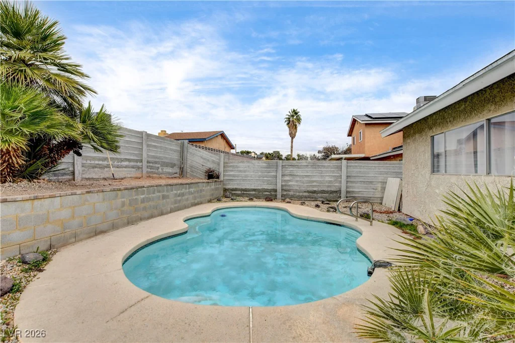 1832 Goose Creek, Las Vegas, NV 89108
