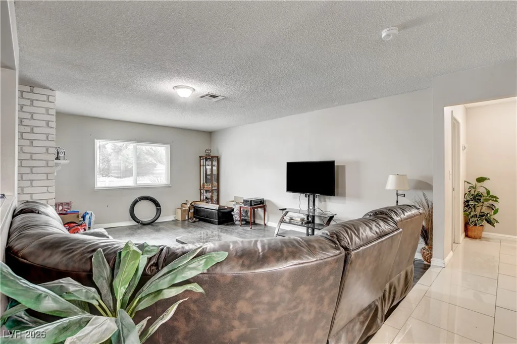 1832 Goose Creek, Las Vegas, NV 89108
