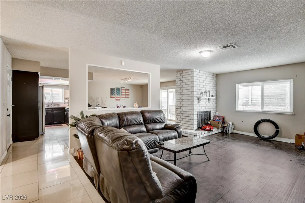 1832 Goose Creek, Las Vegas, NV 89108