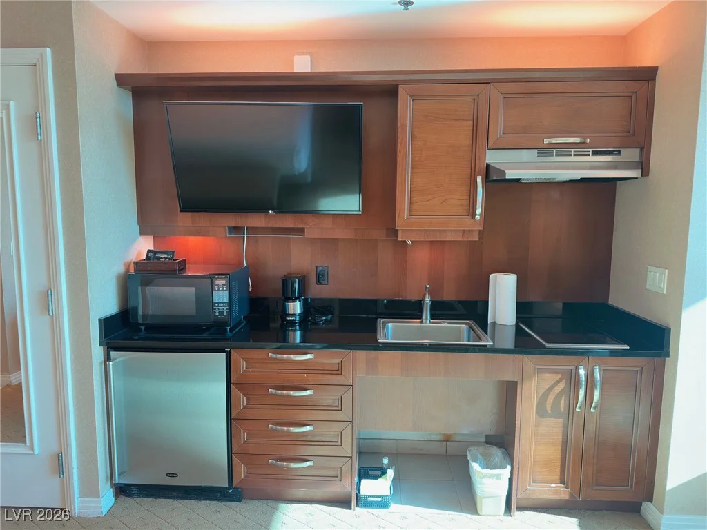 135 Harmon, Las Vegas, NV 89109