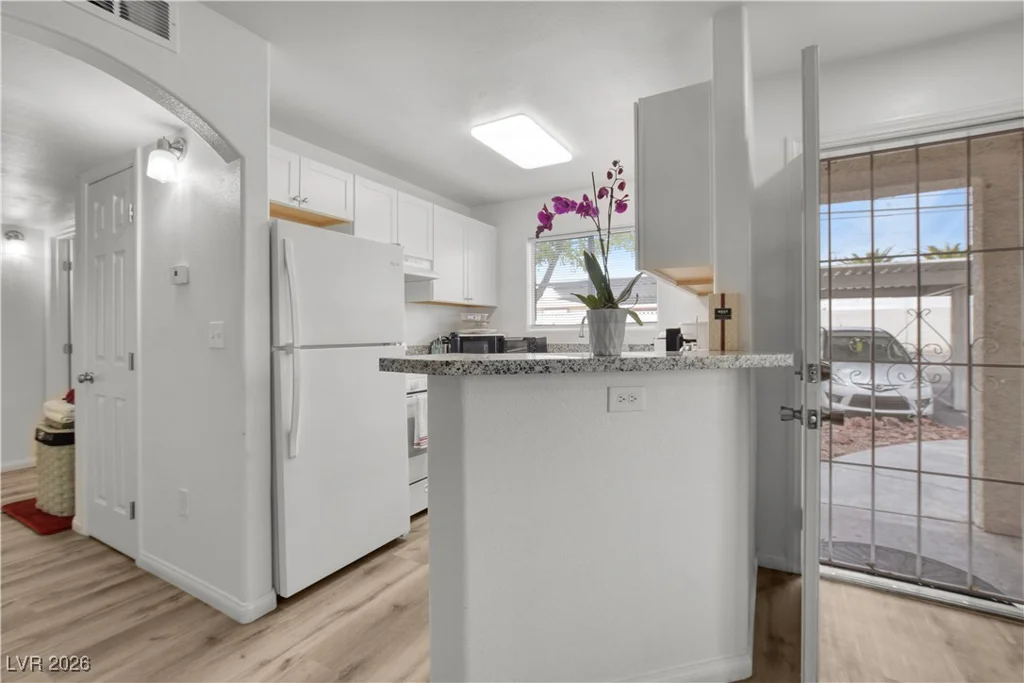 4428 Lake Mead, Las Vegas, NV 89108