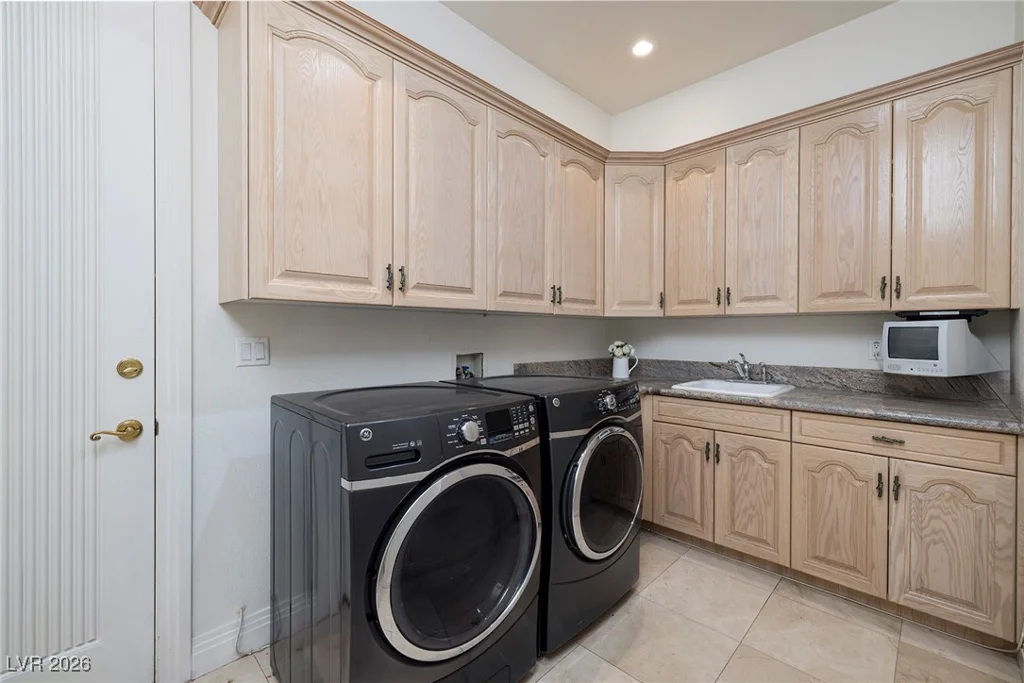 7421 Silver Palm, Las Vegas, NV 89117