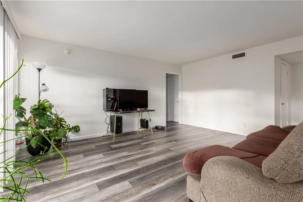 2879 Geary, Las Vegas, NV 89109