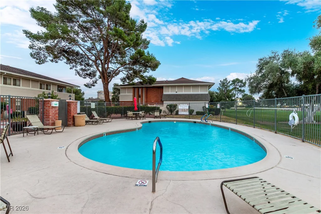 2879 Geary, Las Vegas, NV 89109