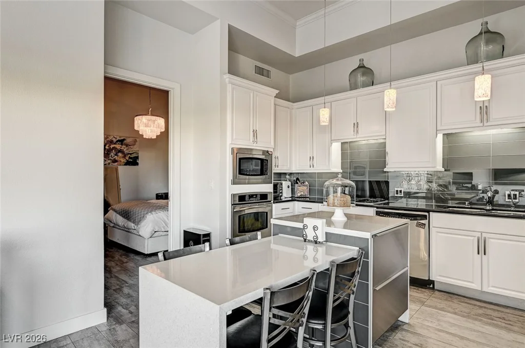360 Desert Inn, Las Vegas, NV 89109