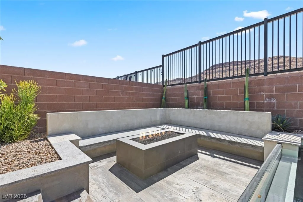 10215 Meridian Hill, Las Vegas, NV 89135