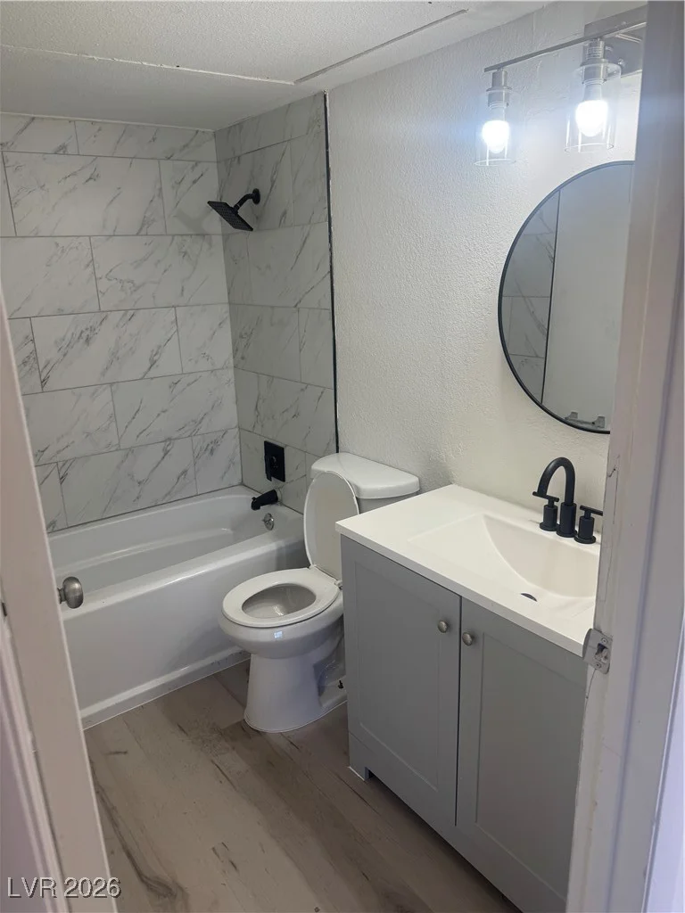 615 Royal Crest, Las Vegas, NV 89169