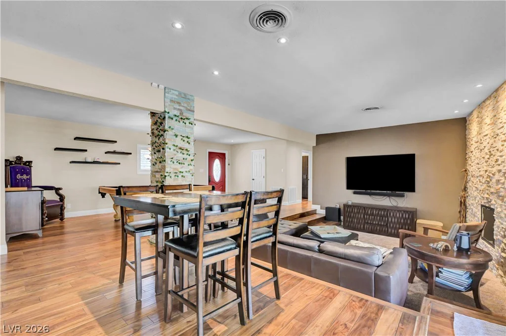 2712 Oakey, Las Vegas, NV 89102