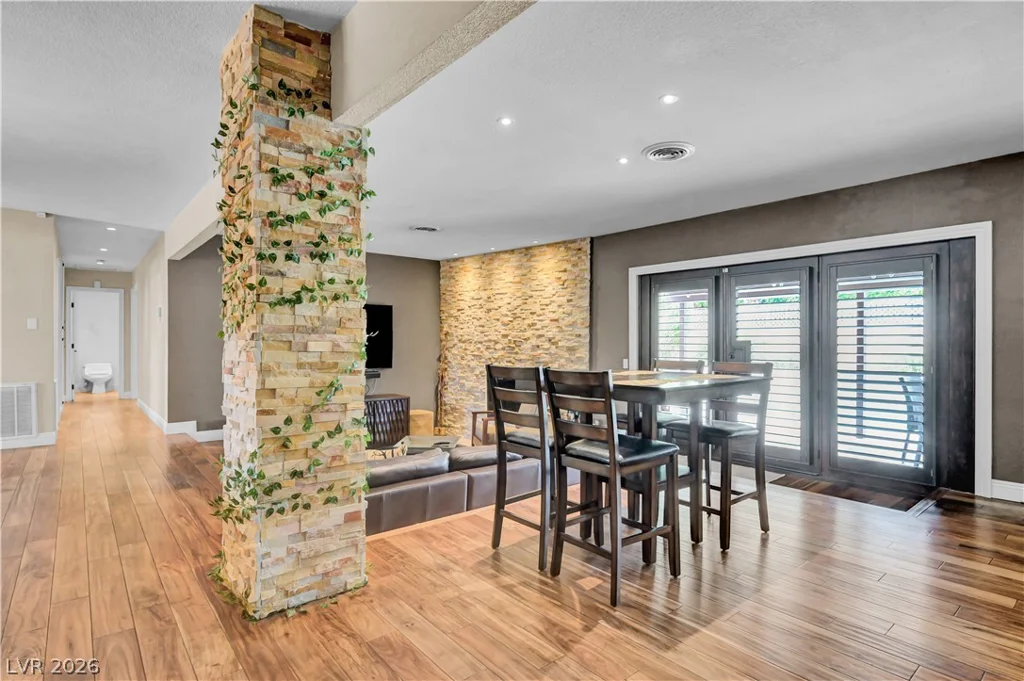 2712 Oakey, Las Vegas, NV 89102