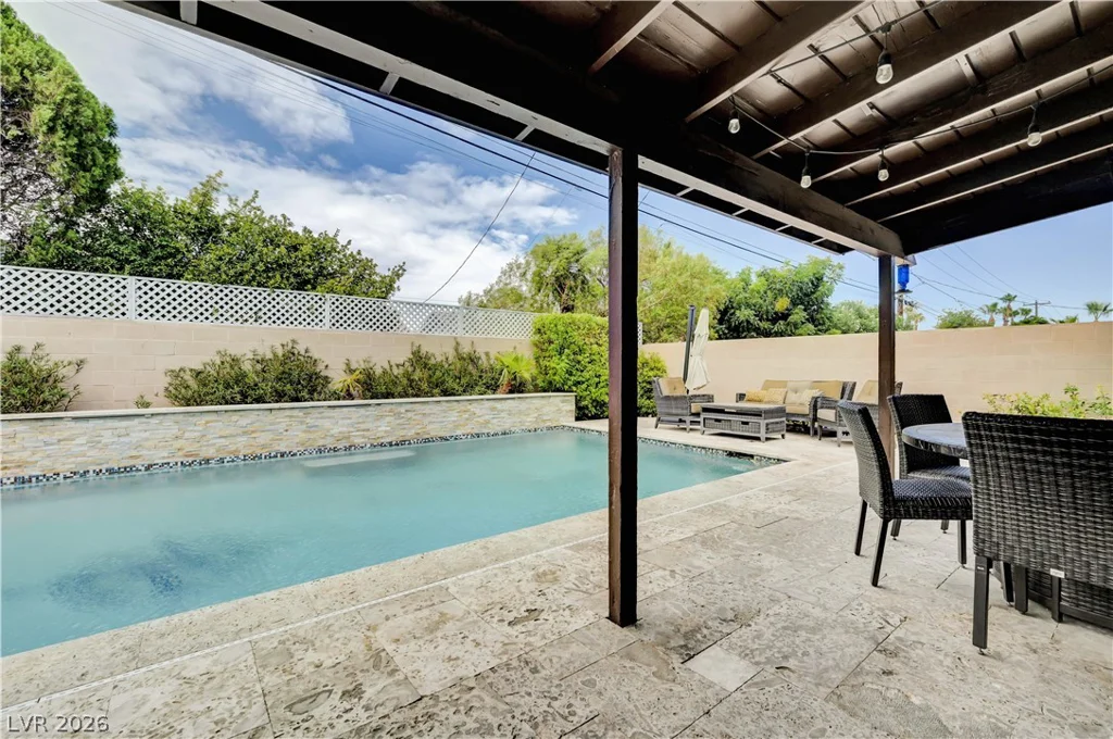 2712 Oakey, Las Vegas, NV 89102