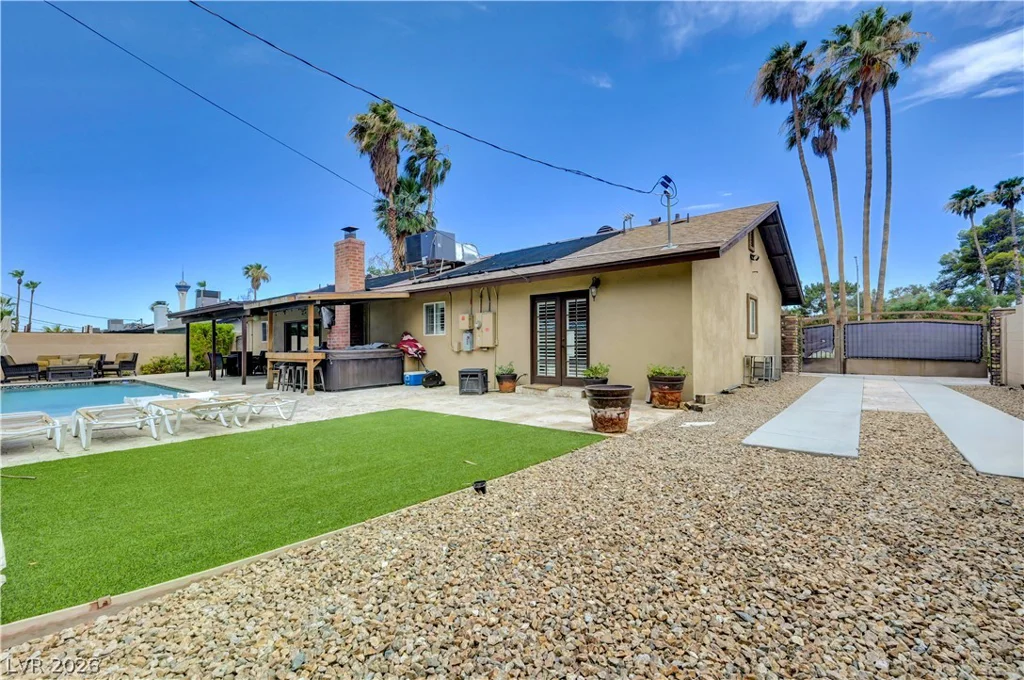 2712 Oakey, Las Vegas, NV 89102