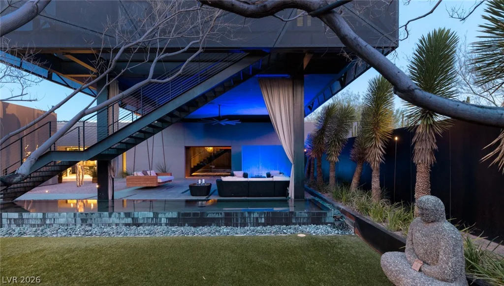 20 Soaring Bird, Las Vegas, NV 89135