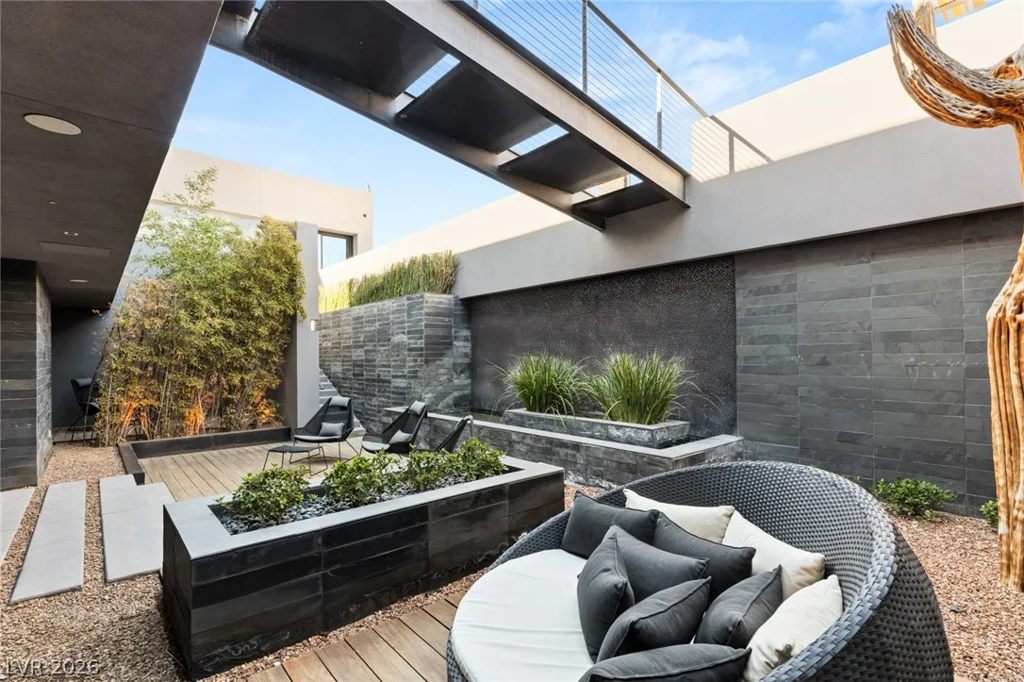 20 Soaring Bird, Las Vegas, NV 89135