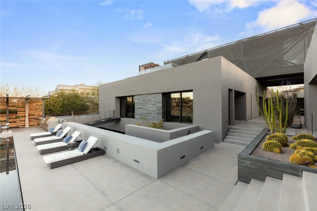 20 Soaring Bird, Las Vegas, NV 89135
