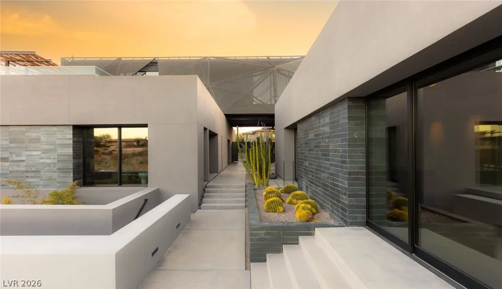 20 Soaring Bird, Las Vegas, NV 89135