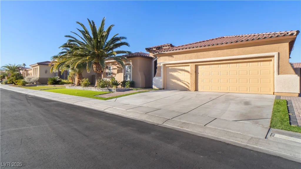 7166 Adobe Hills, Las Vegas, NV 89113