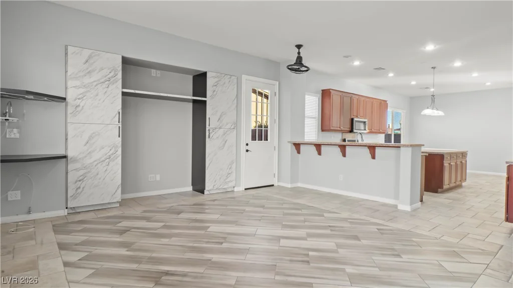 7166 Adobe Hills, Las Vegas, NV 89113
