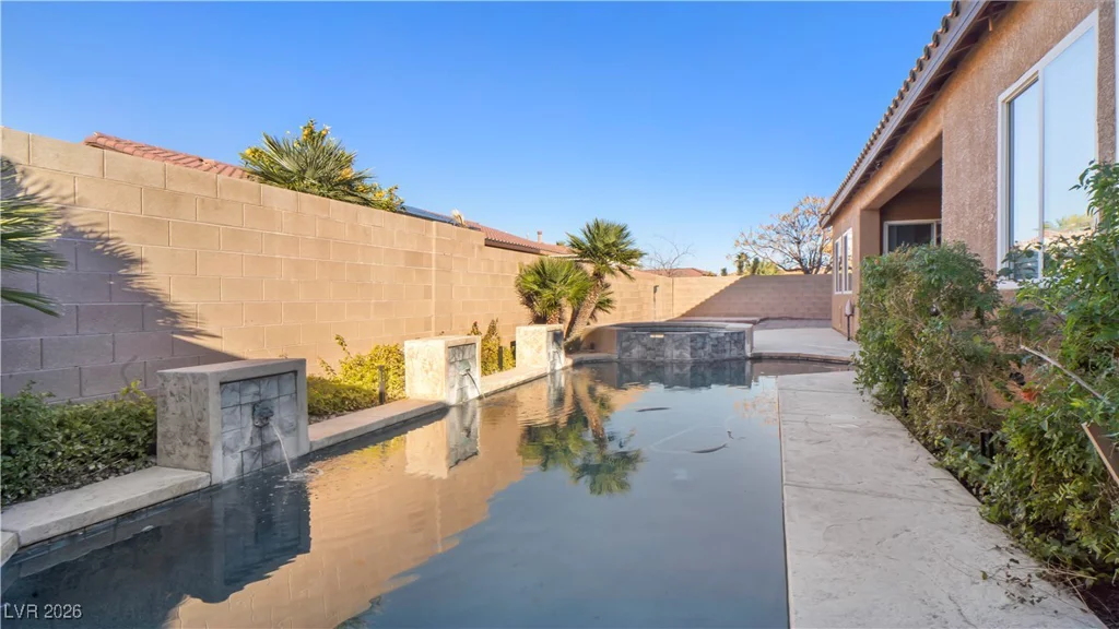 7166 Adobe Hills, Las Vegas, NV 89113