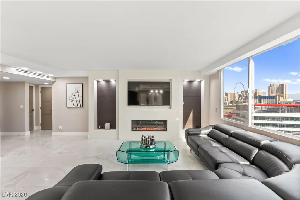 205 Harmon, Las Vegas, NV 89169