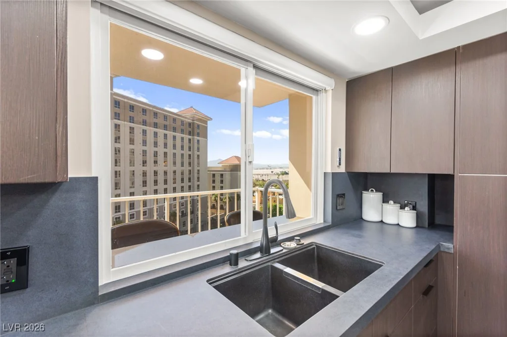 205 Harmon, Las Vegas, NV 89169