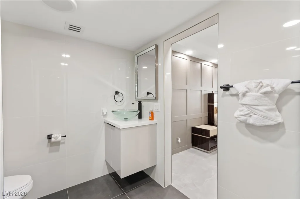 205 Harmon, Las Vegas, NV 89169