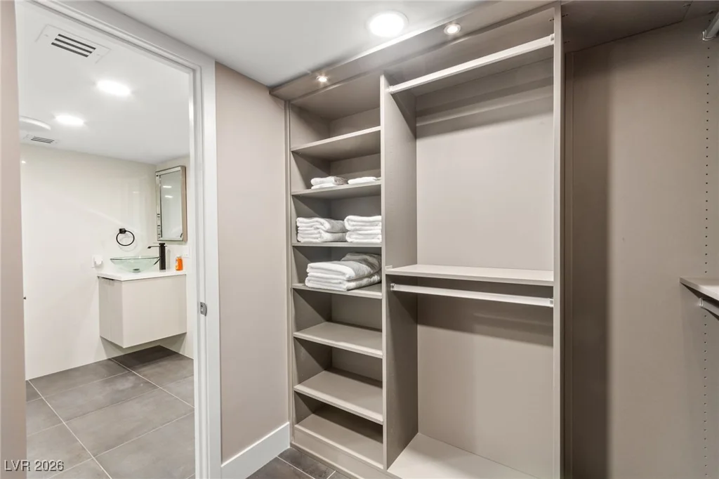 205 Harmon, Las Vegas, NV 89169