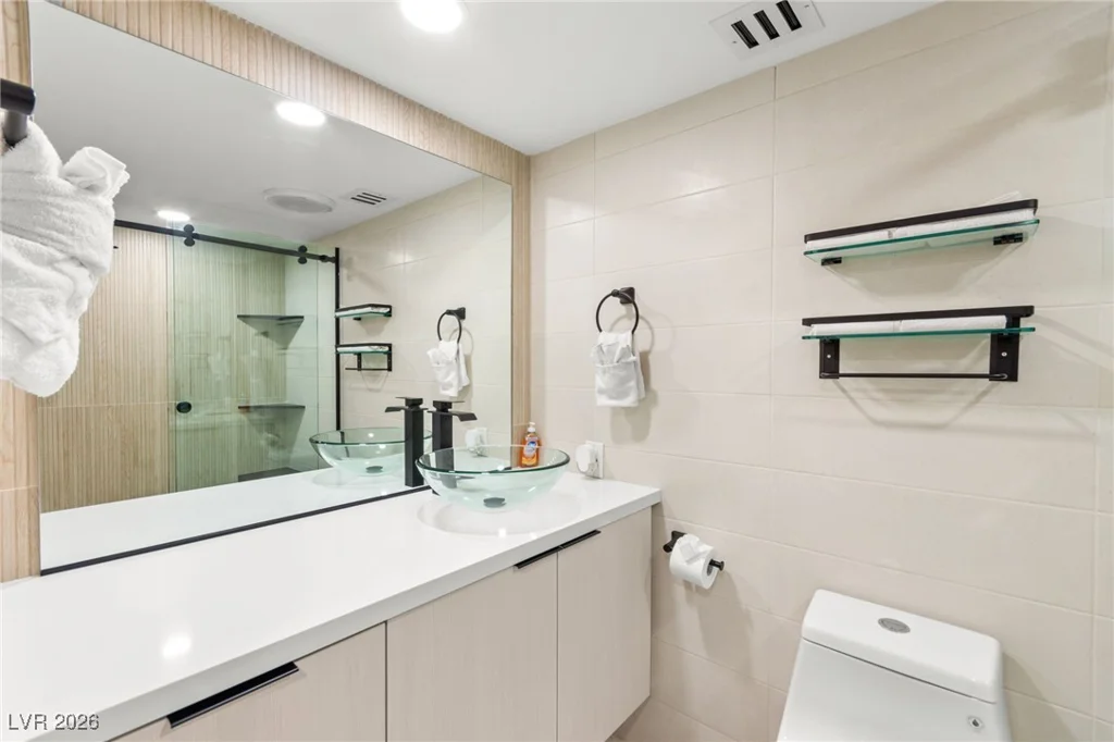 205 Harmon, Las Vegas, NV 89169