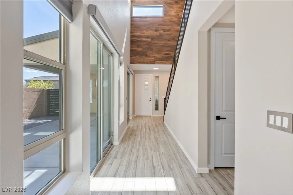 9710 Hiking, Las Vegas, NV 89166