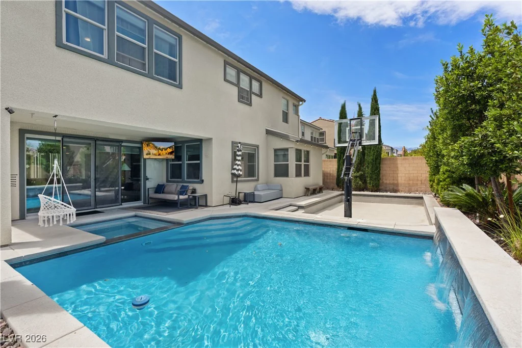9710 Hiking, Las Vegas, NV 89166
