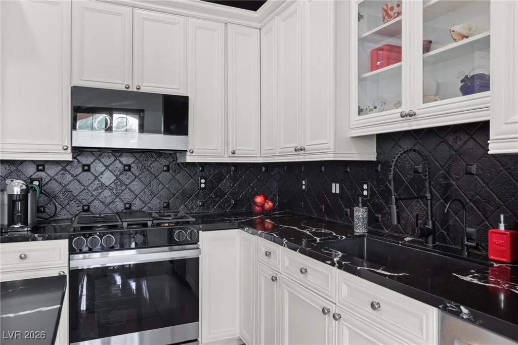 30 Via Vasari, Henderson, NV 89011