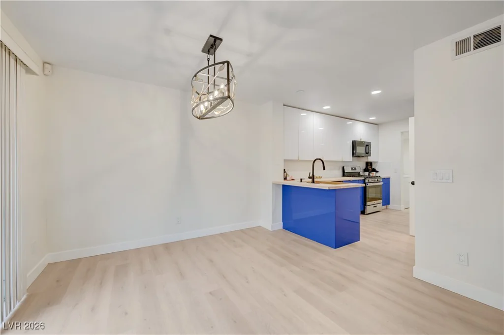 8457 Blazing Sun, Las Vegas, NV 89129