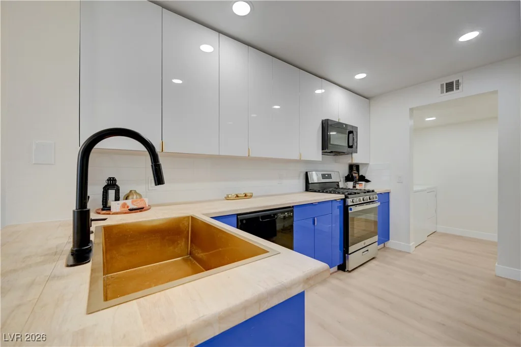 8457 Blazing Sun, Las Vegas, NV 89129