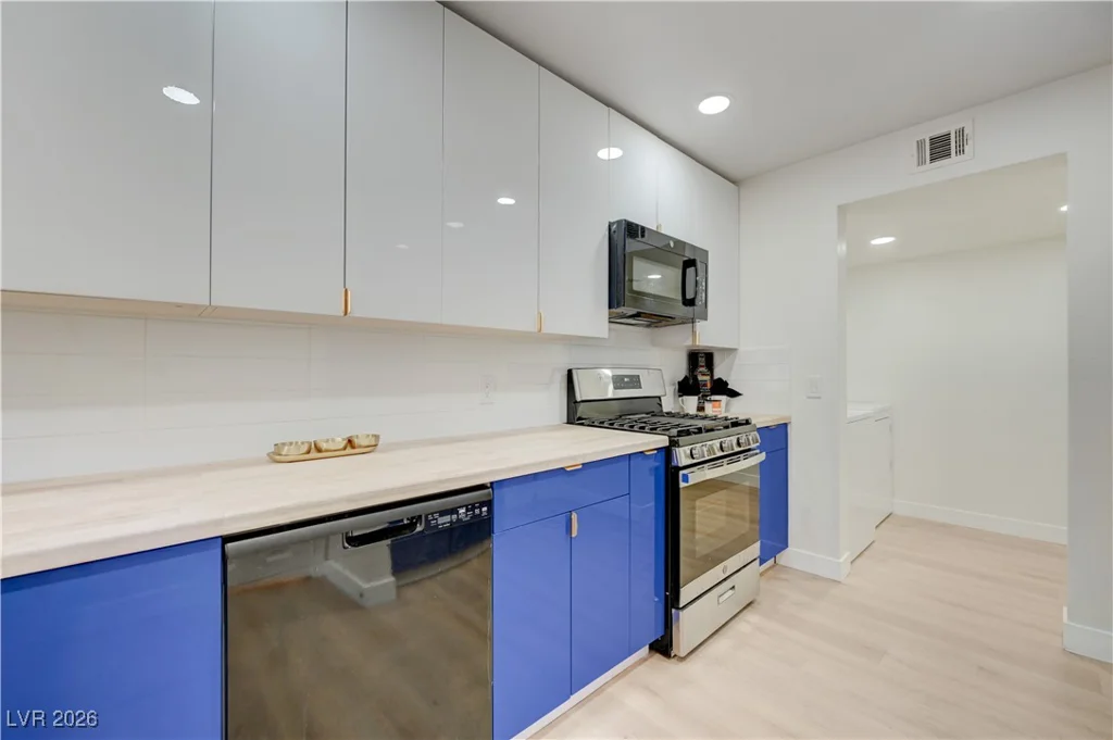 8457 Blazing Sun, Las Vegas, NV 89129