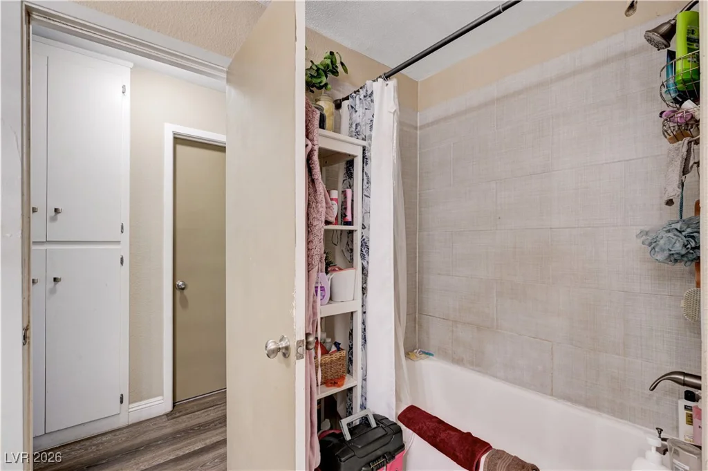 2704 Oakey, Las Vegas, NV 89102