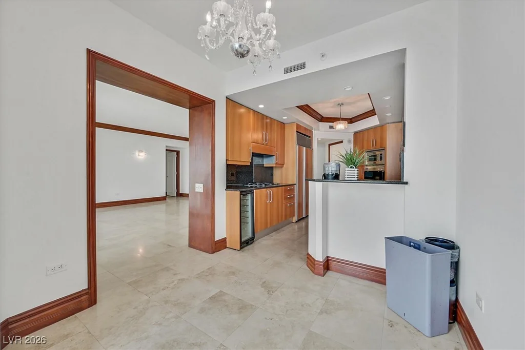 2877 Paradise, Las Vegas, NV 89109