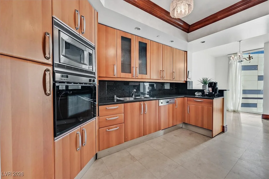 2877 Paradise, Las Vegas, NV 89109