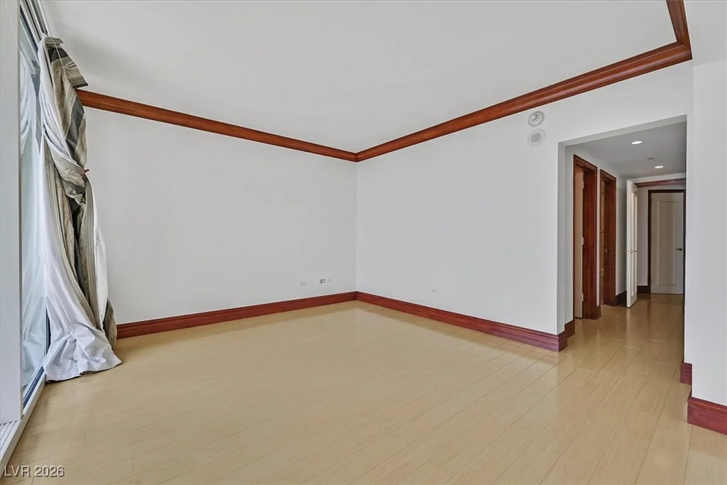2877 Paradise, Las Vegas, NV 89109