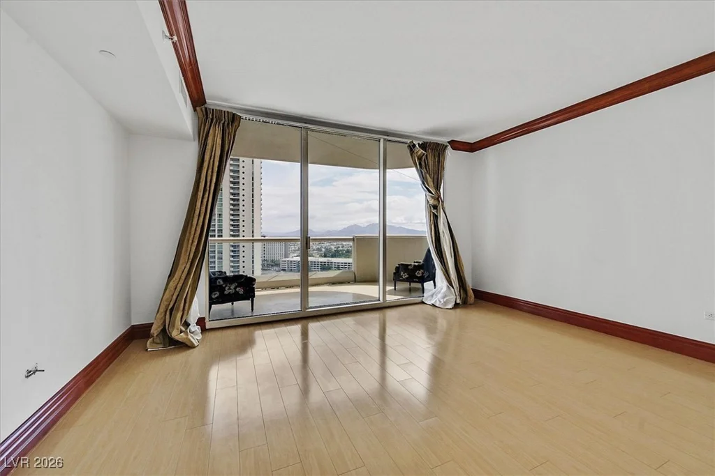 2877 Paradise, Las Vegas, NV 89109